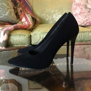EUC Simple Black Heels 🖤